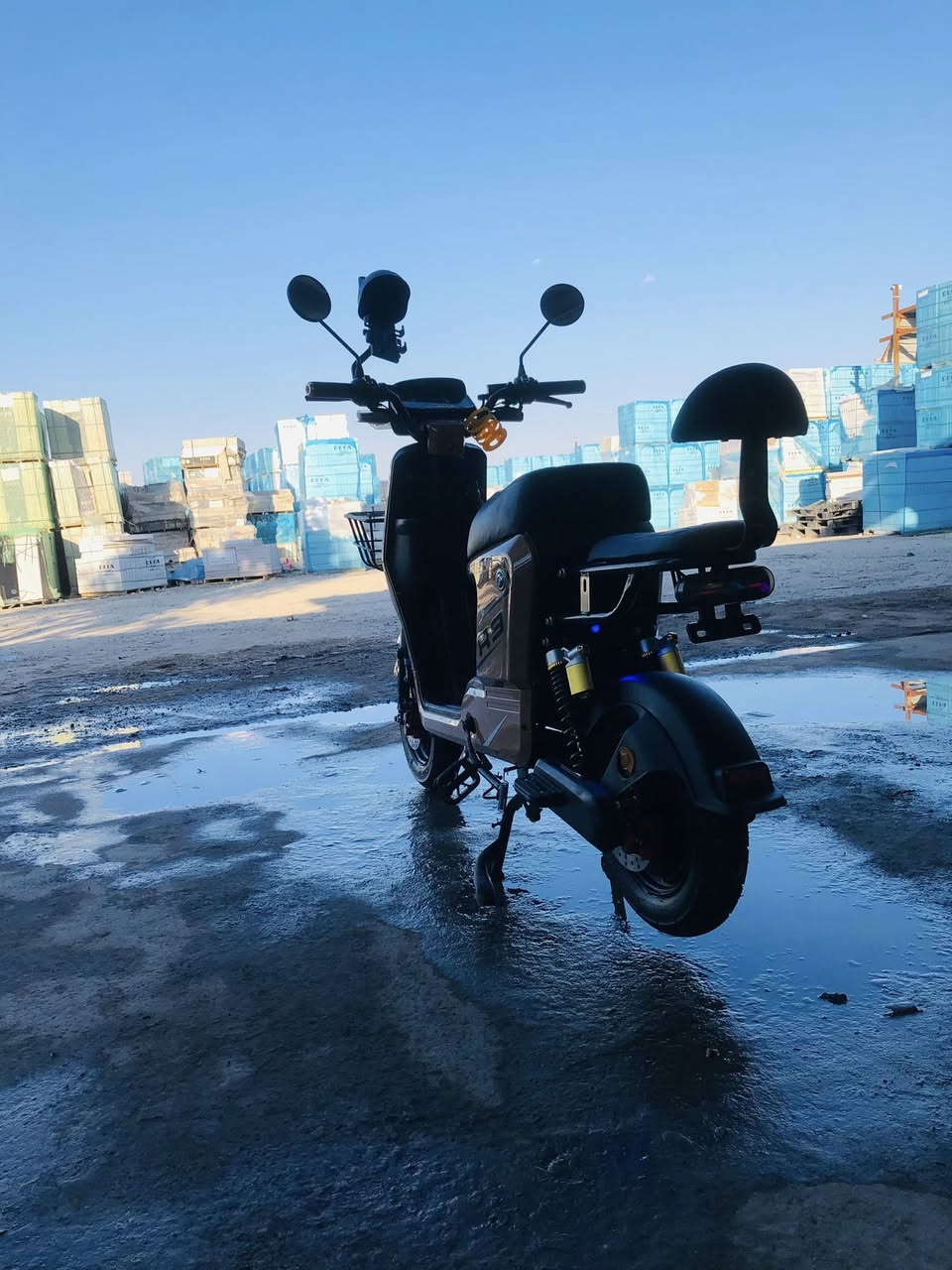 سلام عليكم
دراجه شحن  R9 مديل 2026
بريكات دهن دسكات 
شاير يسراه يمنه زاد دبل شاره
نضافه عمه 
كلوب زنون 
سعر 500 الف وبيه مجال 
رقم ***********
