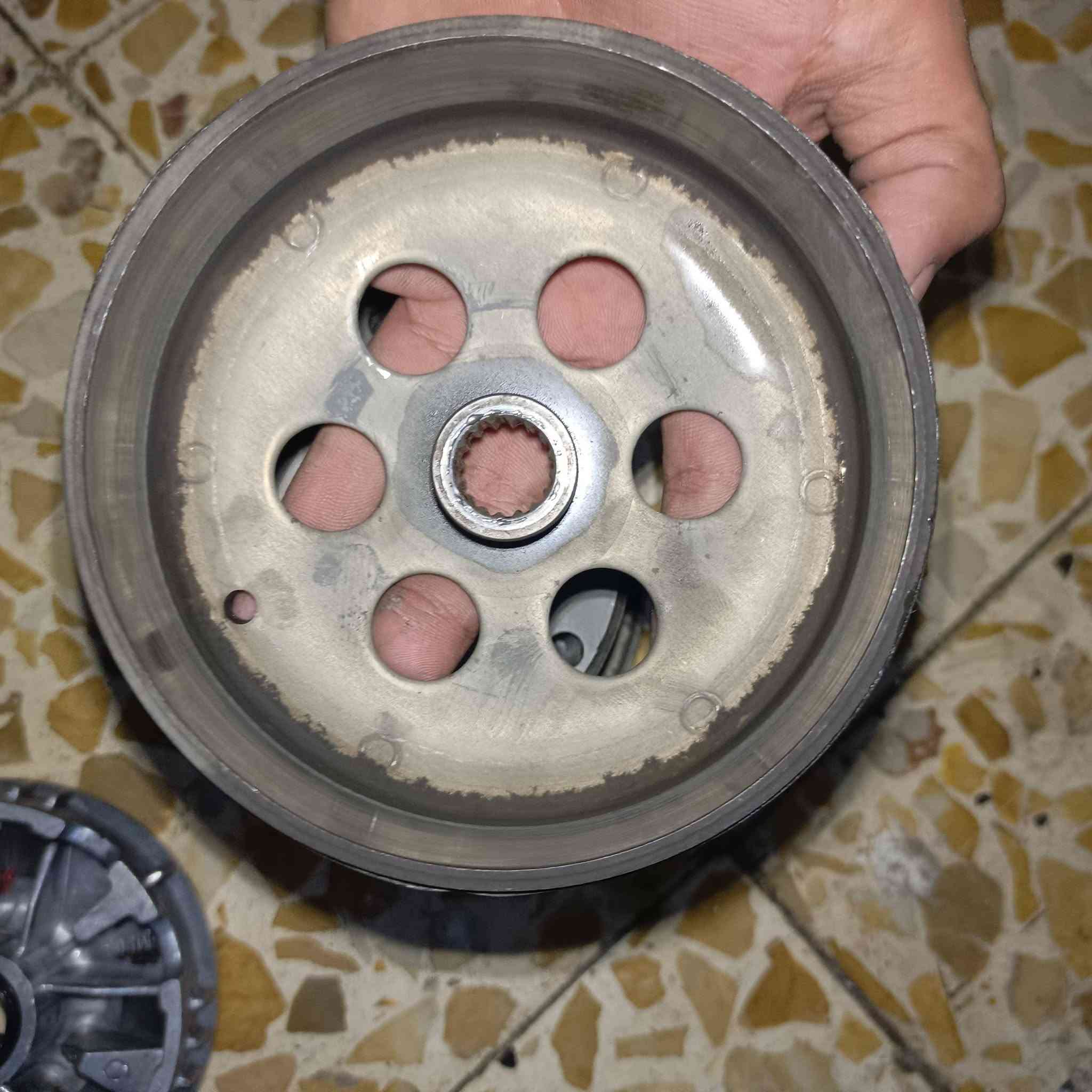 كلجات زوج امامي رياضي خلفي نضيف للبيع او مراوس بسلف 4 فحمات ونوزل 8 زروف مكاني بغداد الدولعي رقمي ***********
