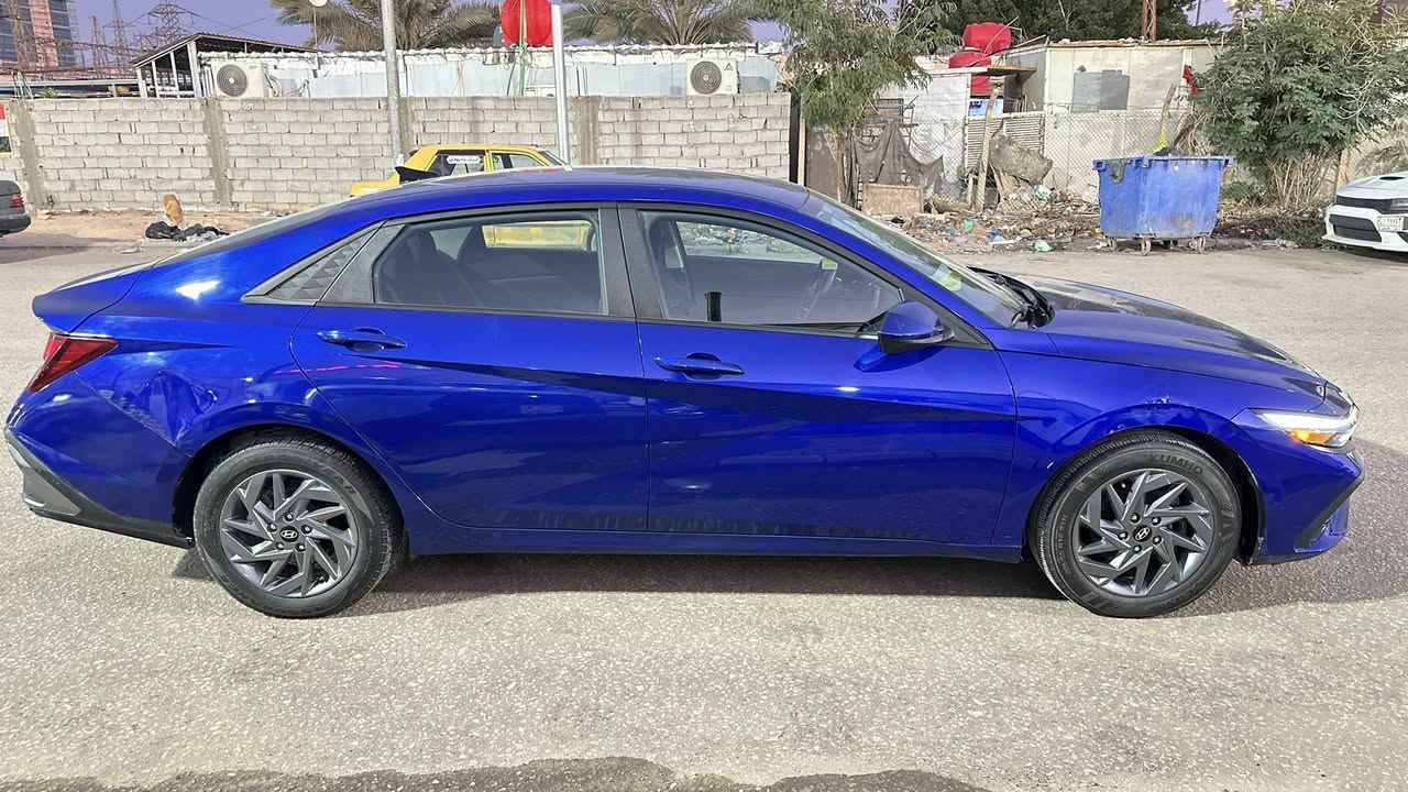 النترا 2024 نص فول 
بصمة 
شاشة ليزرية وايباد 
محرك 2000 دوش 
وباقي المواصفات المعروفة
بجم كبس برغي ما مفتوح بي 
ماشية 37 الف ميل 
ضررها 
جاملغ امامي تعديل بارد 
وحافة جاملغ الخلفي 

بيها بابين كلير من امريكا بدون حادث بس صبغ بسبب خدوش 
السعر 148 وبيها مجال للشراي 
***********
