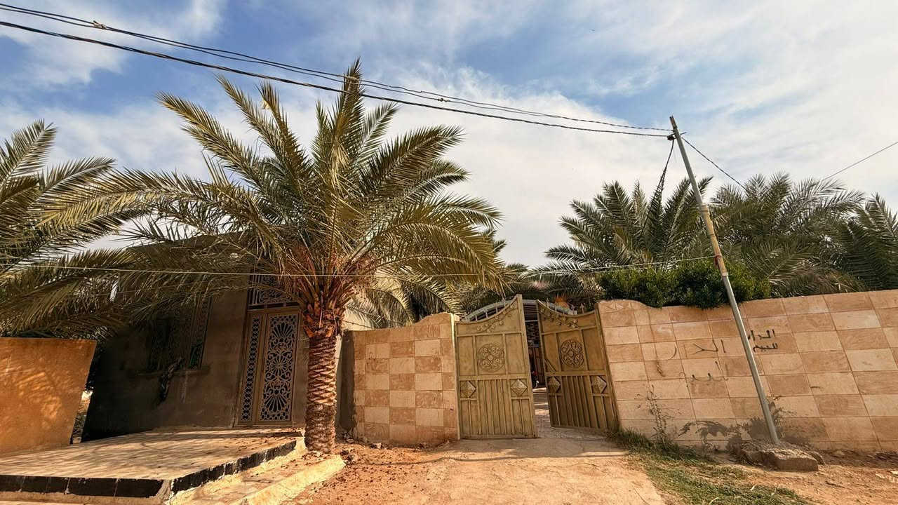 للبيع بيت سكني
📍 الموقع: النصر طريق الساجت  قرب مولد ابو ساره وحسينية نبيل الجبوري مقابل سيد سلطان
🏠 المساحة: 500 متر 
🧱 البناء: (طابق/ حديث
🛏 عدد الغرف: 3 غرف نوم ومطبخ ومخزن خارجي ودوانية خارجيه طولها 13 متر
🛁 الحمّامات: اثنين
🚗 كراج سيارة موجود
💡 خدمات كاملة (ماء، كهرباء،)
✨ البيت نظيف وجاهز للسكن

💰 السعر:  الاتصال ع الرقم
***********
