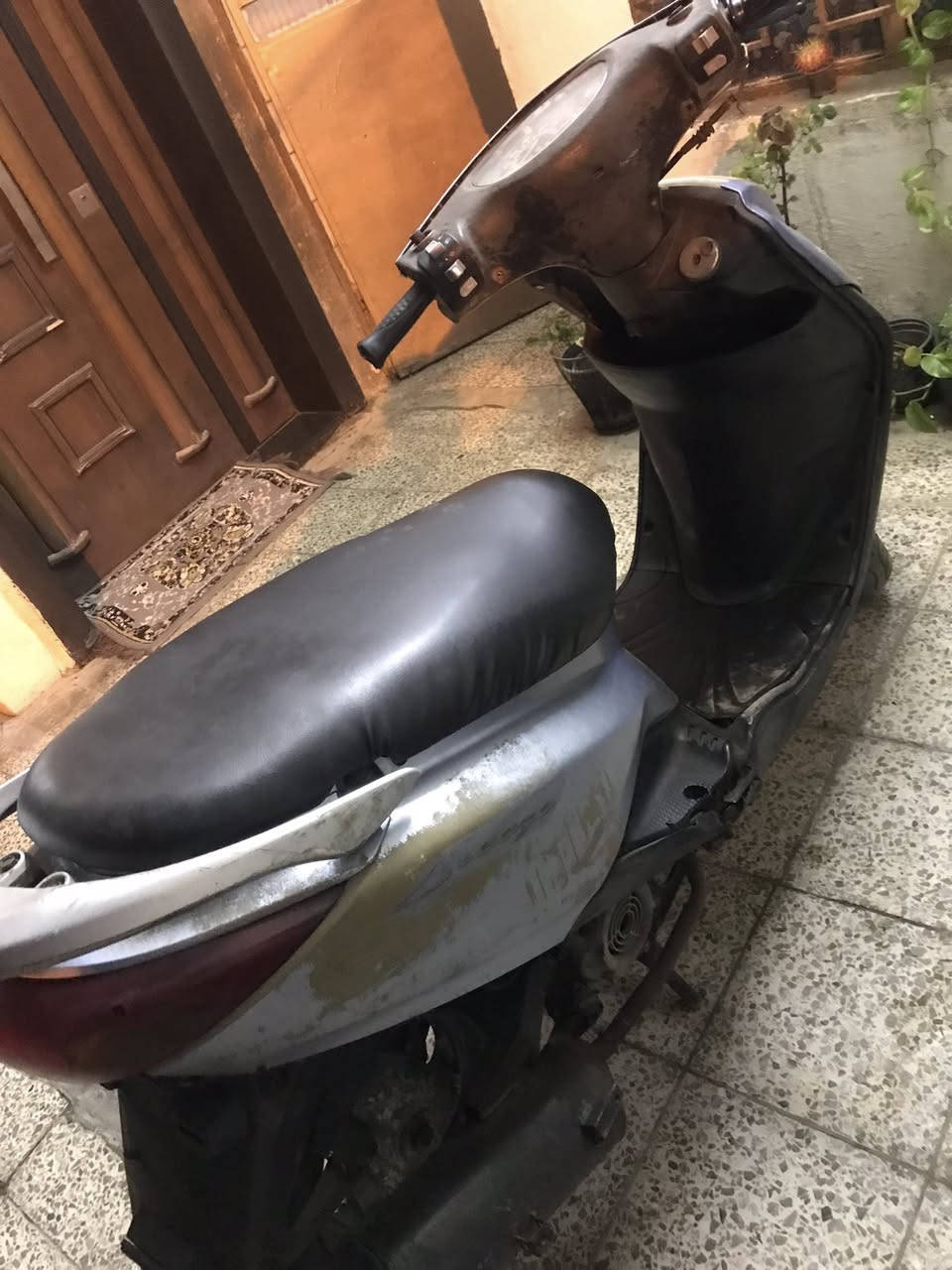 بريز مكينه حلوه وناعمه ماتسمع صوتها وكلها شغاله لايت اشاير سلف هندر كامله بس عدك الباتري شويه ضعيف مرات يشغلها مرات لا سعر 450 قفلها مكاني الغزاليه 
 حته دهن جديد***********
