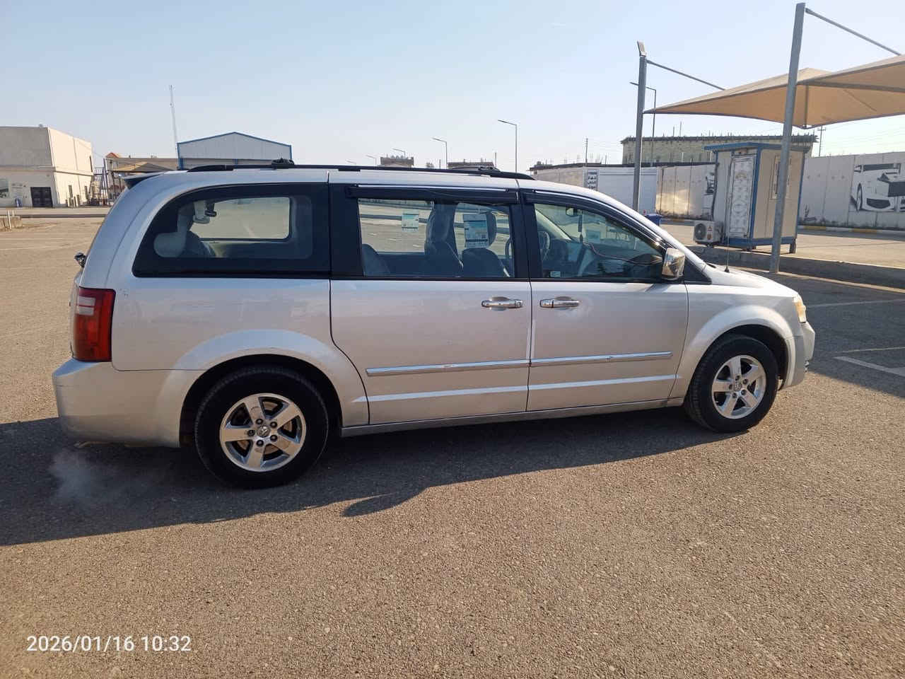 السلام عليكم من رخصة مدير الكروب دوج كرفان موديل 2009 مكينه كير حداديه نظيفه مكينه 6سلندرالمحرك 3800 المرغوب 3قطع تبريد 6جام كهرباء بيبان وصندوق كهرباء فرس سقف جنطه كهرباء بيه مكانات صبغ رقم انكليزي باسمي بيه سونار مرفق ويه الصور مكاني السياره بغداد الشعب  السعر المطلوب 110وبيه مجال رقم التلفون ***********
