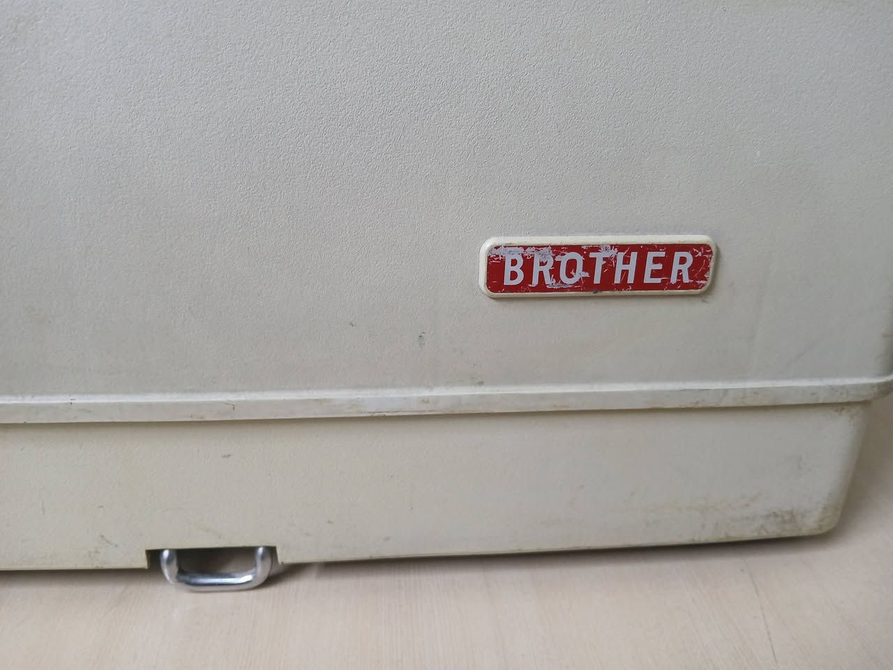 مكينة خياطة برذر ياباني شغالة موضح ذلك بالفديو السعر 150 الف للاستفسار التواصل ع الخاص او الاتصال بالرقم ***********
