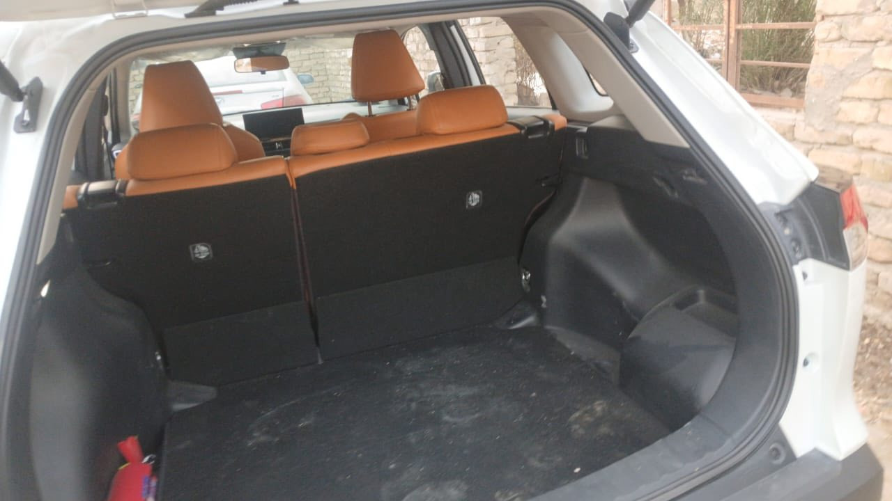 تحيه طيبه كورله كروز موديل 2024 
داخل لونين جنطه كهرباء ماشيه 9 الاف 
فول مواصفات من عده لكامرات لمري 
ومعروفه مواصفات لكروز بيها شخوط واظحه بلصور جوه 
لمرايه لسعر 25/500 خمسوعشرين مليون وخمسميه وبيها مجال للشراي وبرسم لخدمه 
***********
