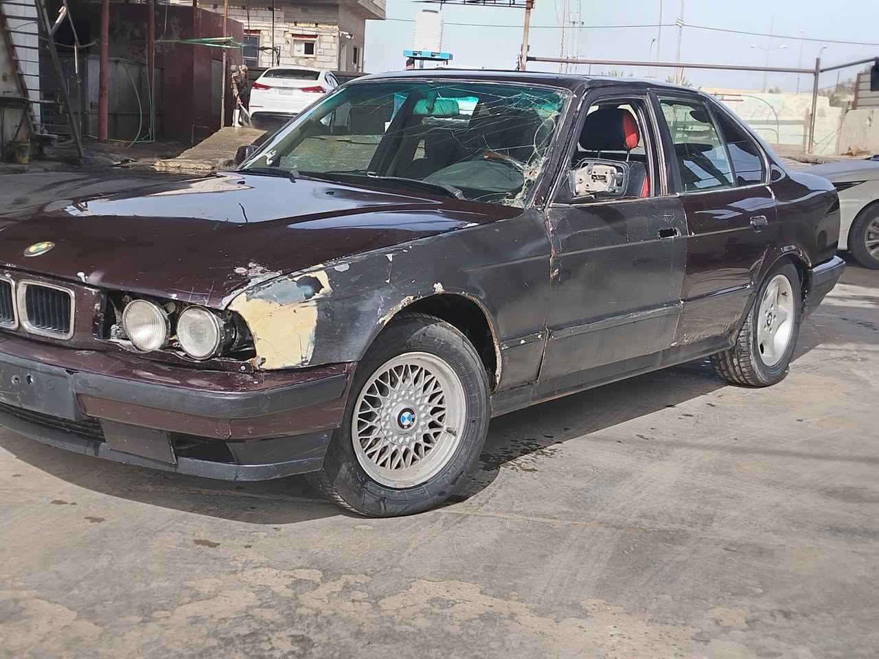 سلام عليكم بي ام ٥٢٥ اصل مال تعمير  مسكر عدل رقم بغداد مشروع سنوية ساقطة موديل ٩٢ مكينة بيهة دخان قليل صبح كير أوتو شرط حدادة وسط بيهة ضربة بل دوسة جوة باب واشوية واصلة ل تكمة مال جامة فقط مكان ديوانية سعر ٢٨ ورقة مجال حك جية  للاتصال ***********  اقرة تفاصيل زين الي ما يشتري اعگب منشورر
.. 
وماموجود بل فيس بس خط
