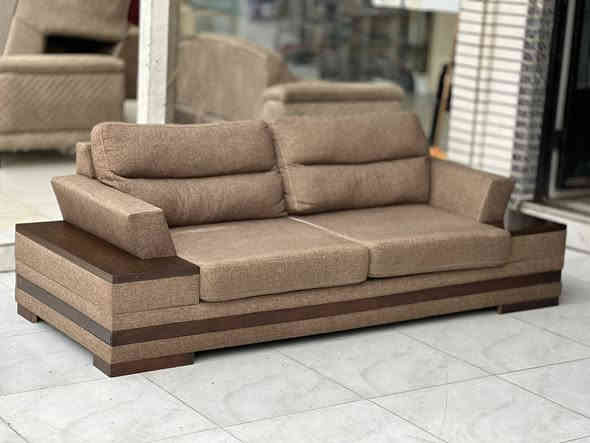 تخم امريكي (تكمه)  نضافه 100/100 دزاين  عصري  طبلات جانبيه  يمين او يسار ع قطع الثلاثيه متكون من 10 مقاعد     قماش كتان  امريكي مقعد متحرك طبي سوفت امريكي  فول بوليستر وجهين سحاب سهل التنظيف هيكل الداخلي  والخرجي  بل كامل خشب زان طبيعي     عنوانه اربيل زانكو 99 قرب مطعم كص سنگر  يوجد توصيل ل بغداد ولباقي المحافظات  للاستفسار او الحجز متواجد واتساب ***********
