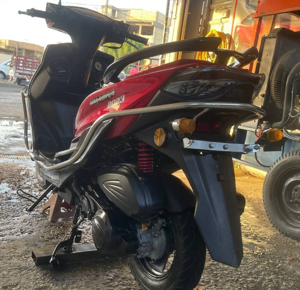 السلام عليكم ورحمه الله وبركاته 
سكنس لد 2023 صيني 
جديده بمعنه الكلمه بصمه اكلوب زنون تشغيل عن بعد 
مكنه 150 بوشه 55 بلاديه برغي مامفتوح بها ماشيه 6000 فقط قبل كم شهر من طالعه من الوكيل سعر مناسب جدا  للاستفسار *********** واساب
