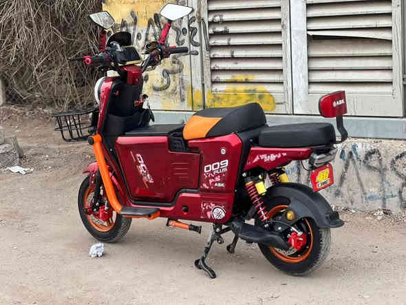 سلام عليكم شباب دراجه شحن  للبيع دراحه استخدام25 يوم  فقط لا غير وصل المعرض موجود ابسمي دراجه بعدها ع وضع الوكاله كلها كامله مكمله من كل النواحي مواصفاتها 👇🏻
الموديل.2026❤️‍🔥
النوع x900❤️
البطاريات 5. كبار ❤️‍🔥
تمشيك يل شحنه وحده 50كيلو 😙
 التحويلات 4❤️‍🔥
السرعه110🙂
تحمل شخصين 🤷‍♂️
تشغيل عن بعد ❤️‍🔥
تشغيل سويج 😒
جهاز إنذار السرقه 🙂
سله أماميه 😂❤️
 وسويجات ثنين😙
بصمات ثنين 🥲❤️
شاحنه بعدها بل باكيت 🤷‍♂️
بايدرات مشادهن😔❤️
مسجل امبي ثري بيها عالي جداً🥹
دبل إشاره 😳❤️‍🔥
نشرات ليليه 🤷‍♂️😒
لونها مميز 😹
بريكات دهن دسكات هدروليك 🥹❤️
تايرات جوبلس😙🤷‍♂️
شلعه معدل فول😌👋

اي استفسار. اتصال 😁🧙🏻

***********

العنوان بغداد لاعظميه 😙👋
