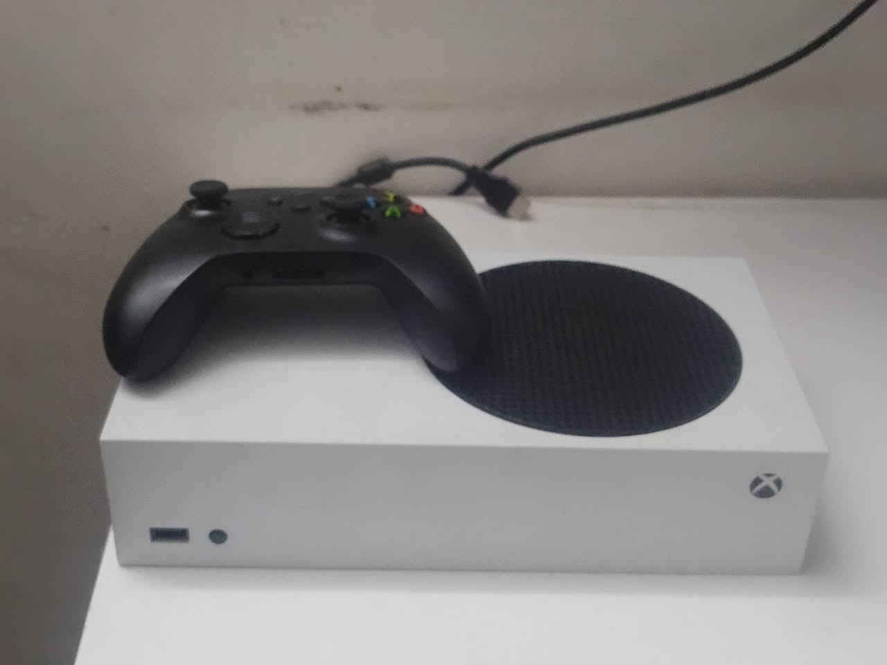 اكس بوكس 3 اس جهاز ما مفتوح جميع ملحقاته اصليه يده السعر مالته 300 تواصل واتساب***********
