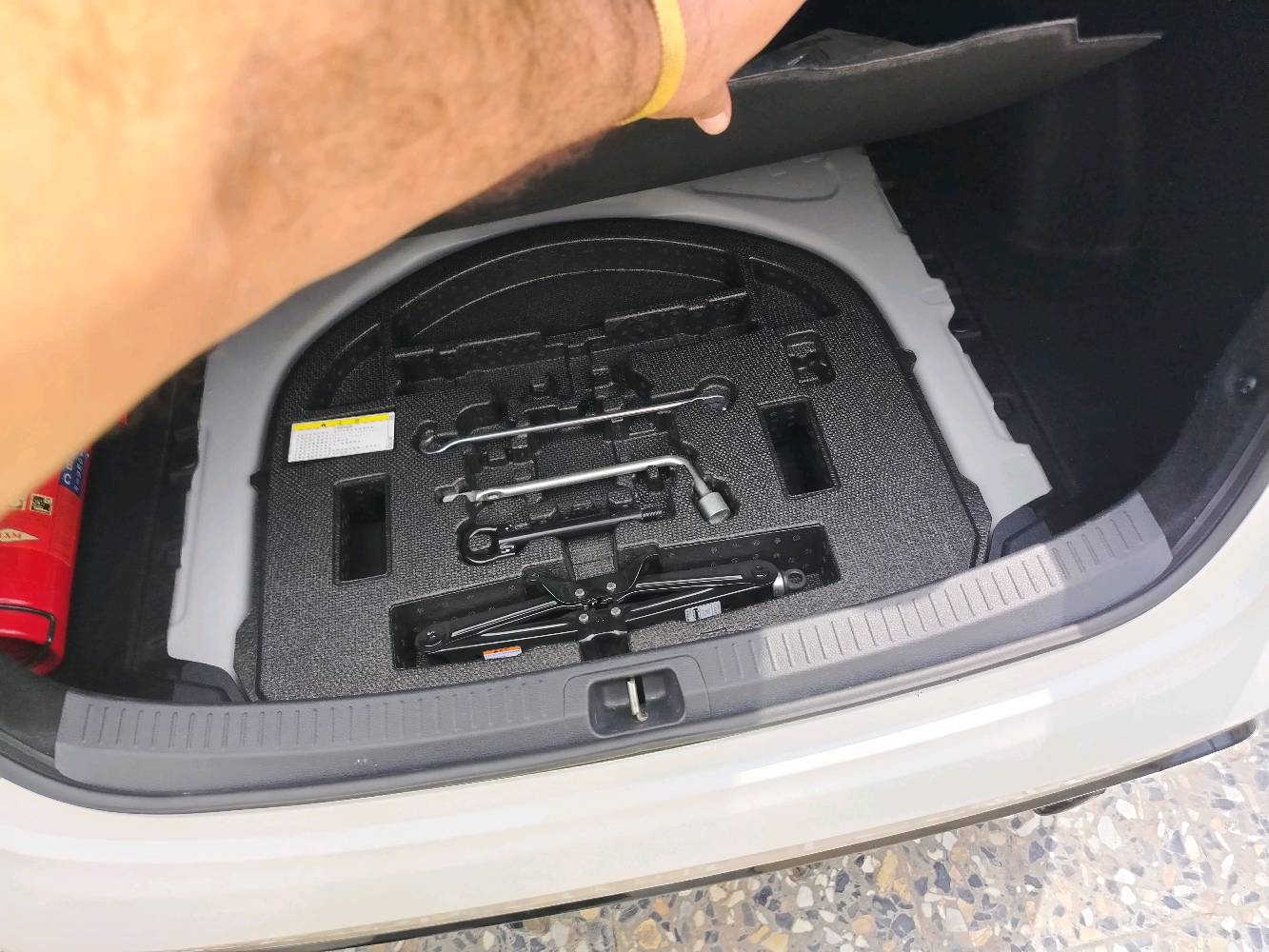 السلام عليكم
كورلا هايبرد 2025 شكل الأمريكي 

 بلاك دشن مواصفات ل S
السياره ماشيه 18الف

المواصفات

مكينه 1800 هايبرد شحن ذاتي

الاصل 

رادار + تحديد مسار طريق + قيادة ذاتيه

قرائة علامات الطريق المرورية

بصمة تشغيل + دخول ذكي 

يدات سود + مري اسود

هاندر بريك بصمة + اوتو هولد

كيجات ديجيتال

شاشه مسجل + تبرید بیانو + كامره خلفيه دوارة + كار بلي

تبريد قطعتين

لايت زينون عالي ناصي + + لد صباحي زينون بكلايت لد

حساس اطار + حساس مطر + حساس لایت داينمك عالي ناصي اوتو

يفو مود + مود درايف + مانع انزلاق

تحكم الستيرن كامل مع كروس سرعه

كرسي كهربائي ويل كب اسود بلادي

 العنوان بغداد العبيدي 

للاستفسار ؛ ***********
السعر 156$