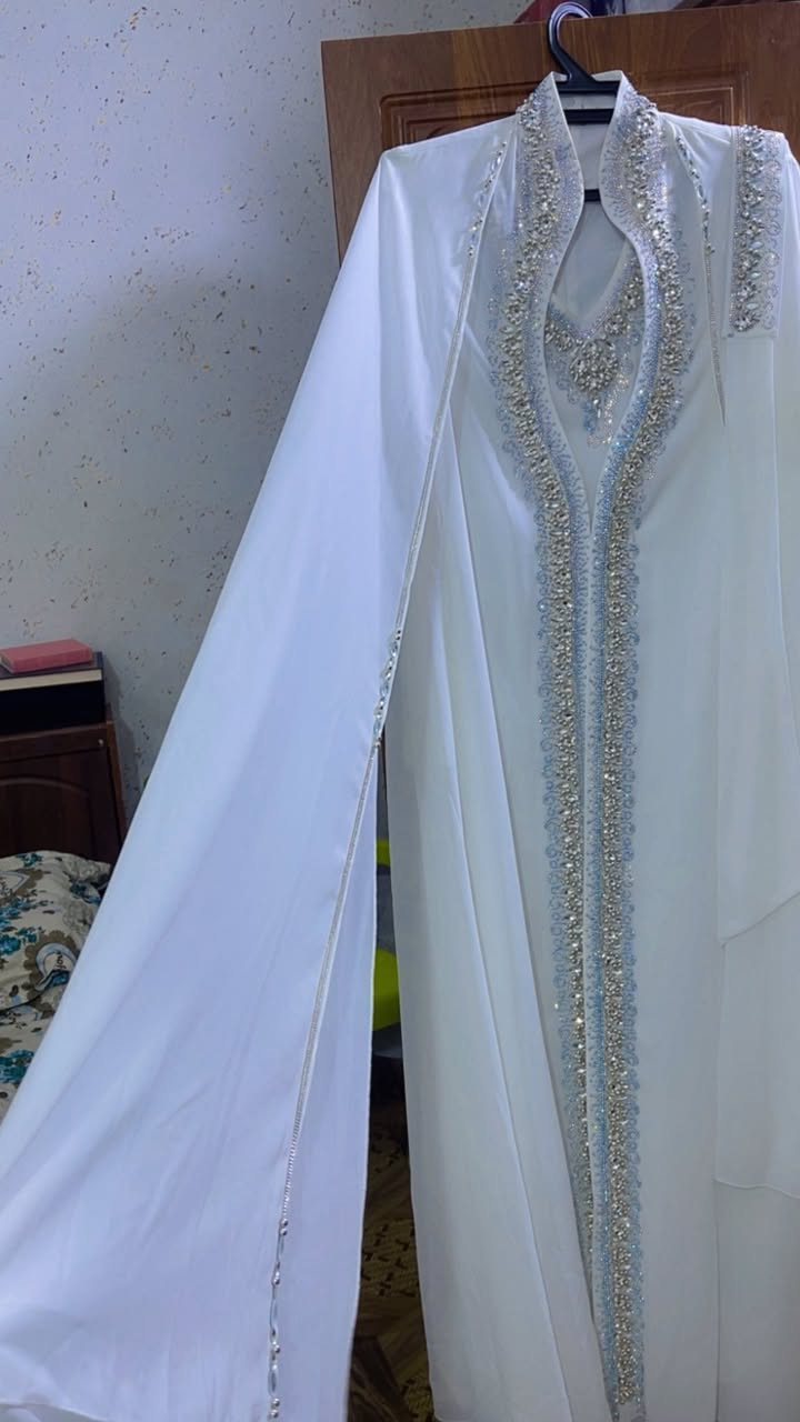 قفطان عرايس او مناسبه جديد ملبوس بس ساعتين هو والشال مالته كلش كلش نظيف قبل اسبوع اشترينا يلبس قياس ٥٠ لحد ٥٦ اخذته ١٢٥ وبي مجال نتفاهم عليه


**إذا كنت صاحب هذا الإعلان وتريد حذفه لأي سبب، رجاءا أرسل رسالة إلى الدعم الفني**