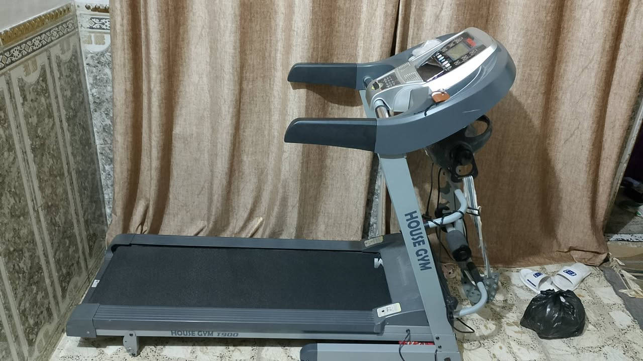 جهاز جري للبيع نضيف جداً كله مكفول وياه رجاج  للبطن شغال يحمل وزن 150.   سعره 250 عنوان بغداد مدينة الصدر ***********
