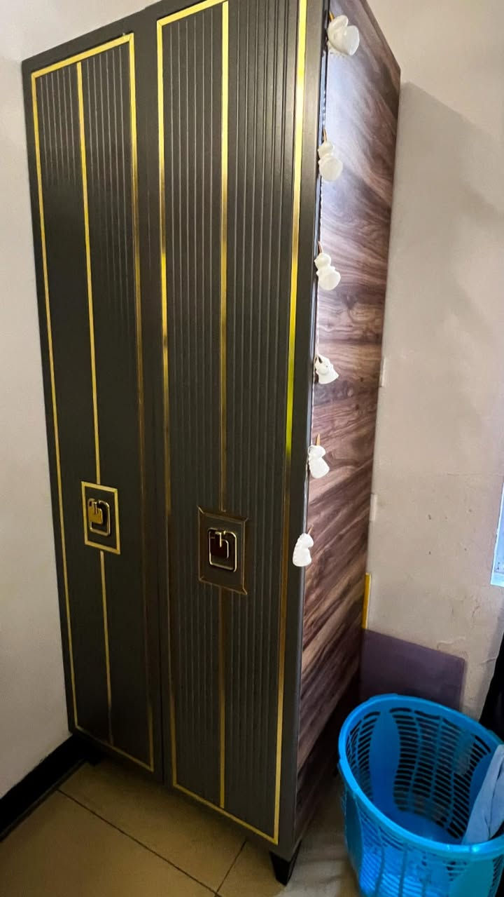 غرفه للبيع سعرها مناسب وبيها مجال 
للتواصل والاستفسار 
***********
