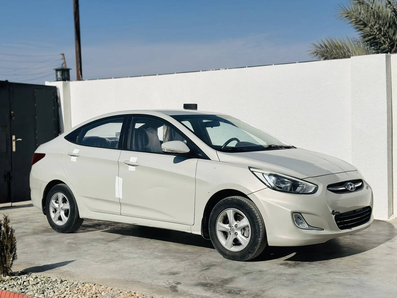 السلام وعليكم للبيع اكسنت مديل ٢٠١٦ محرك ١٤٠٠ خليجي كفاله من صبغ والفتح بيها مكانات بارد فقط جديده ربع ما تصرف عليها جاهزه حداديه صدر دبلات تايرات كلشي جديد  مكان السياره بغداد جسر ديالى الجديد ( الكرغوليه ) رقم بغداد الدولي ب اسمي السعر ١١٠ وبيه مجال ترهم وعده بمقدمه لا تقل عن ٥٠ ورقه للاستفسار  ***********
