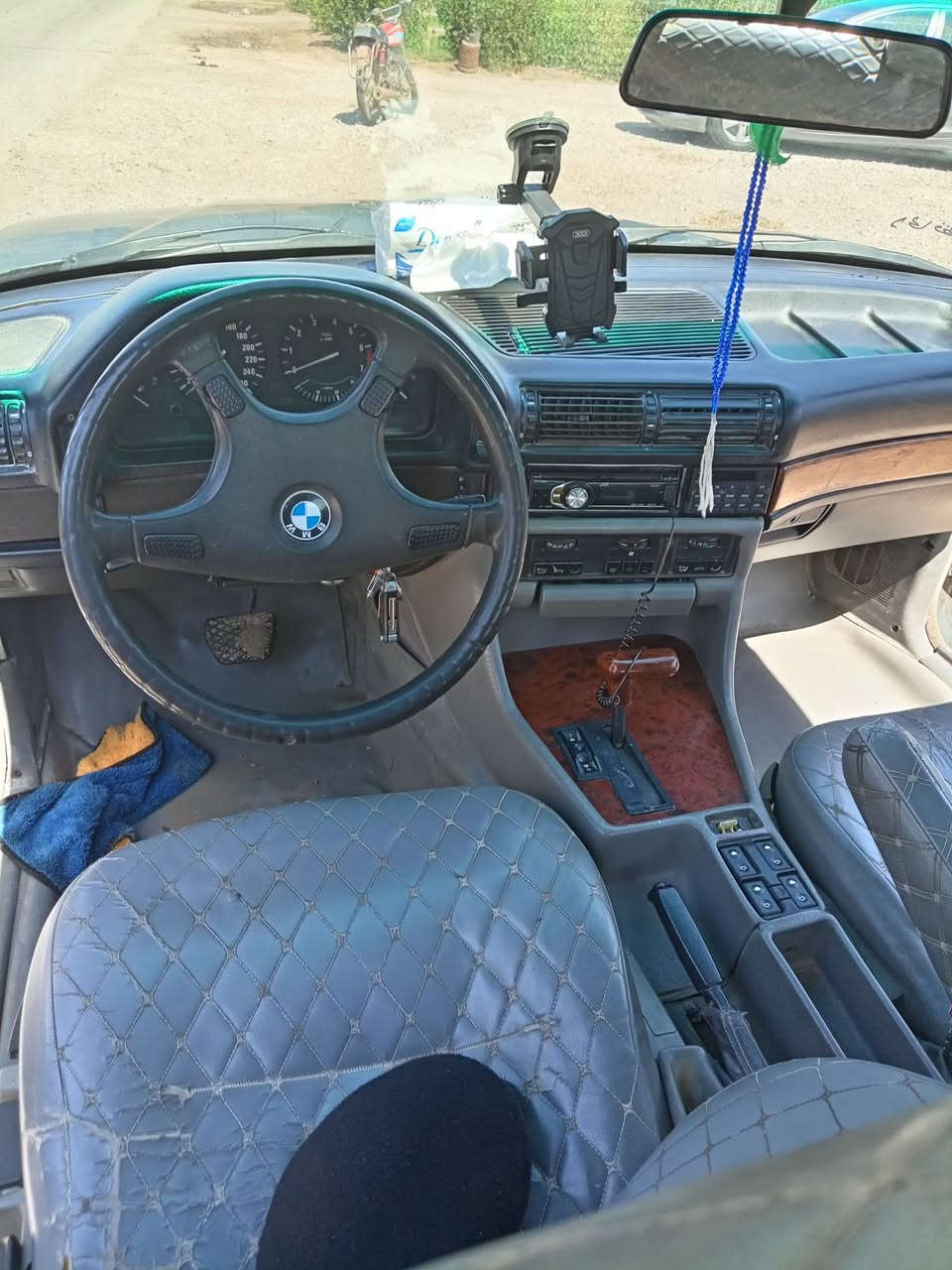 السلام عليكم BMW730السياره خير من الله نقصه بس غاز مكان السياره حله دبله سعره 42اوبيه مجال رقمه كربله راعيه دبله الشراي يتصل ***********
