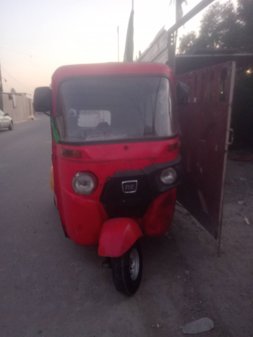 سلام عليكم تكتك البيع موديل 18 تكتك رقم نكليزي بغداد بكاني بغداد حي نصر السعر 3ملاين ونص رقم الهاتف ***********
