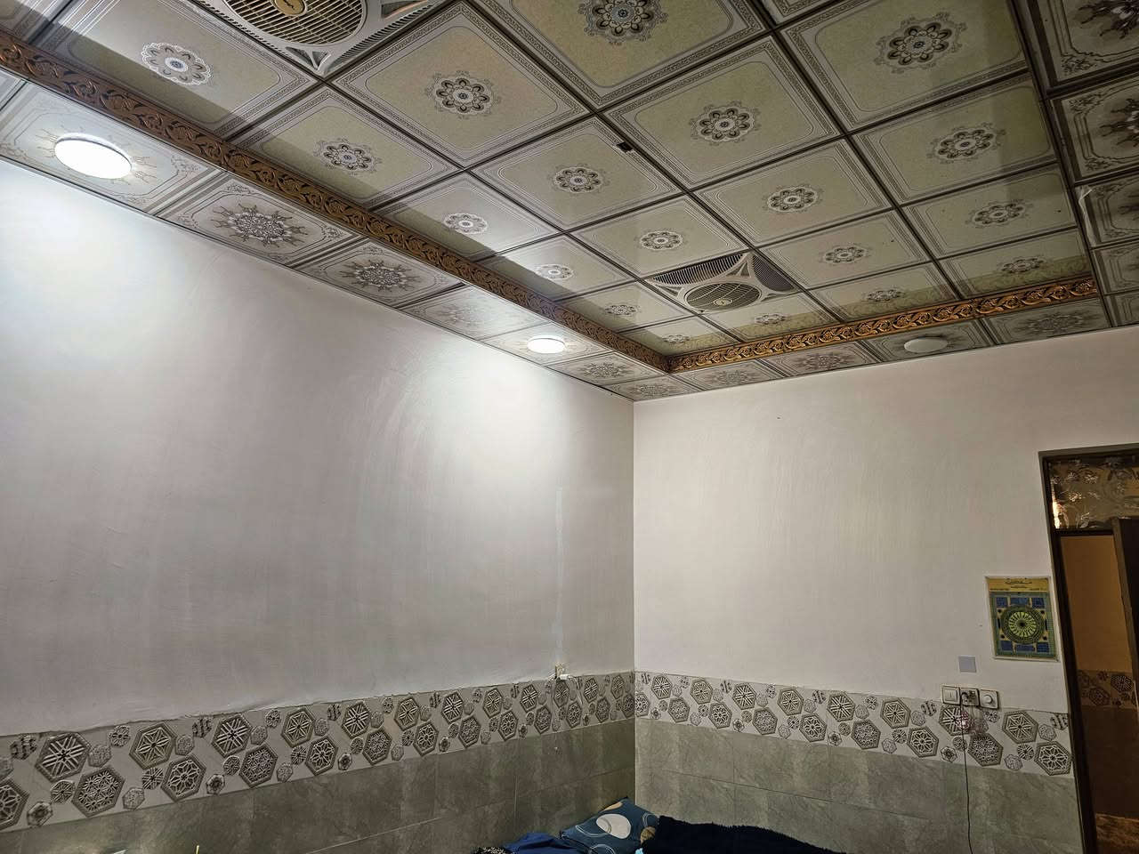 النجف الاشرف دار طابو زراعي للبيع سند ٢٥ منطقه قريبه مقابل حي العسكري جدا قريب عن شارع الصب بيت اساس وسكف صب طابوق نهروان بناء  درجه اولى  مرقم من قبل البلديه مشمول بلتطويب مساحه الدار ١٠٠ متر واجه ٧ ونزال ١٤  
السعر ٤٩ مليون مو شراي لتعلق شراي اتصل ***********
