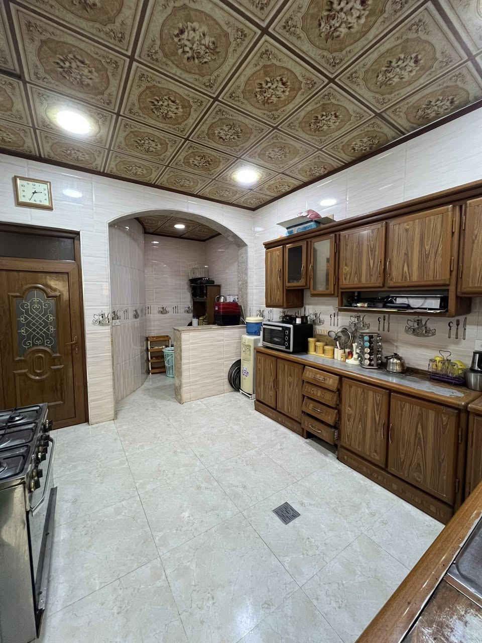 بيت للبيع🏠
🔴في حي الملايين الاولى قرب جامع الصواف.

بناء حديث ٢٠٢٠

🔴مساحة البيت ٢٤٠ متر بالسند وبي زيادة تصل ل ٣٠ متر

زراعي ملك صرف كرت بلدية 

🔴البيت يحتوي على غرف نوم عدد ٦ (وغرفة سويت)+ غرفة معيشة + استقبال ومطبخ وصحيات

🔴مناور عدد ٣ + كراج واسع + تواليت وحمام خارجي مشترك

+سطح ناصي وعالي

للاستفسار مراسلة الصفحة او الاتصال على الارقام:-

***********
***********
