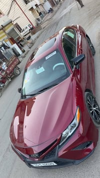 للبيع كامري 2018  PLUS SE وارد امريكي رقم بغداد الدولي  فول للاخير بصم...