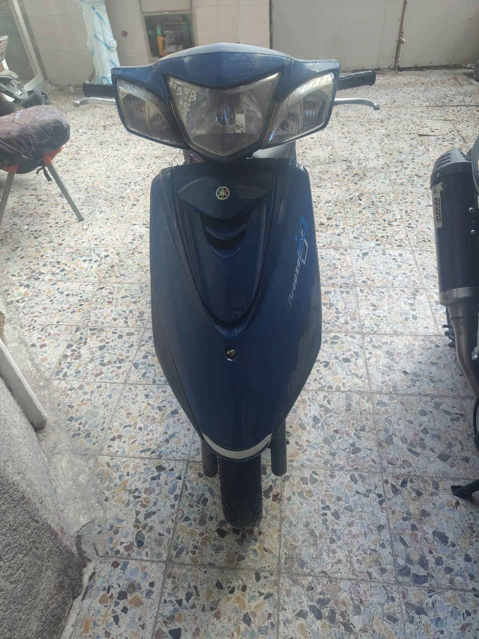 السلام عليكم بريز بغبغاء لون حبري دراجة مكينة مكفولة ما مفتوحة
كلاجات رياضي لايت زنون لونين 
دراجة احله من الصور 
السعر 750 مكان العبيدي 
رقم الهاتف ***********
