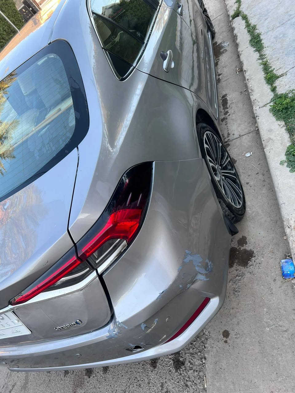 السلام عليكم كورلا هايبرد  موديل ٢٢ وراد أمريكي سياره سونارها موجود بالصور بيها قطع كلير مو صبغ رقم بغداد مكانها بغداد العامريه لاتصال ***********
