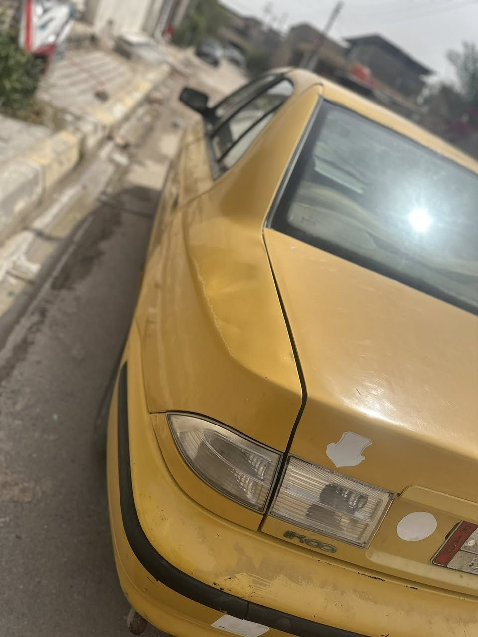 السلام عليكم سمند ناطق موديل 2012 السياره حلوه وخير من الله مكينه وكير كلش ممتاز  حداده 100%100 طخم تاير جديد امس شاده  ما بيها خياسات سنويتها تنتهي   2028 سياره  الله شاهد كلش حلوه كهربائيات كلها شغاله تبريد نقص غاز فقط  السعر ب 33وبيها مجال حك الجيه   السياره بالبصره القرنه
موبايل ***********
