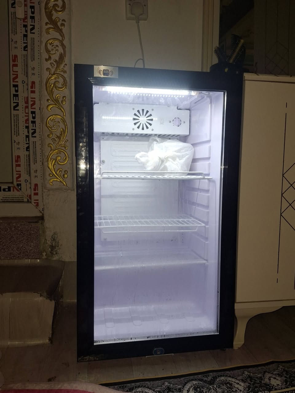 #غراض_للبيع 
1_سدية عيادة عدد 2 
2_كاونتر مختبر للبيع كلش جديد مستخدم شهر 
3_ميز بلازما 
4_حافة جرباية 
5_ثلاجة 
6_فرشه 
التواصل واتساب ***********
