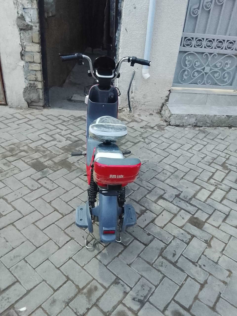 عليكم السلام عندي دراجه شحن اريد أبيعها مكان بغداد شارع المغرب السعر 350بيها مجال *********** واتساب
