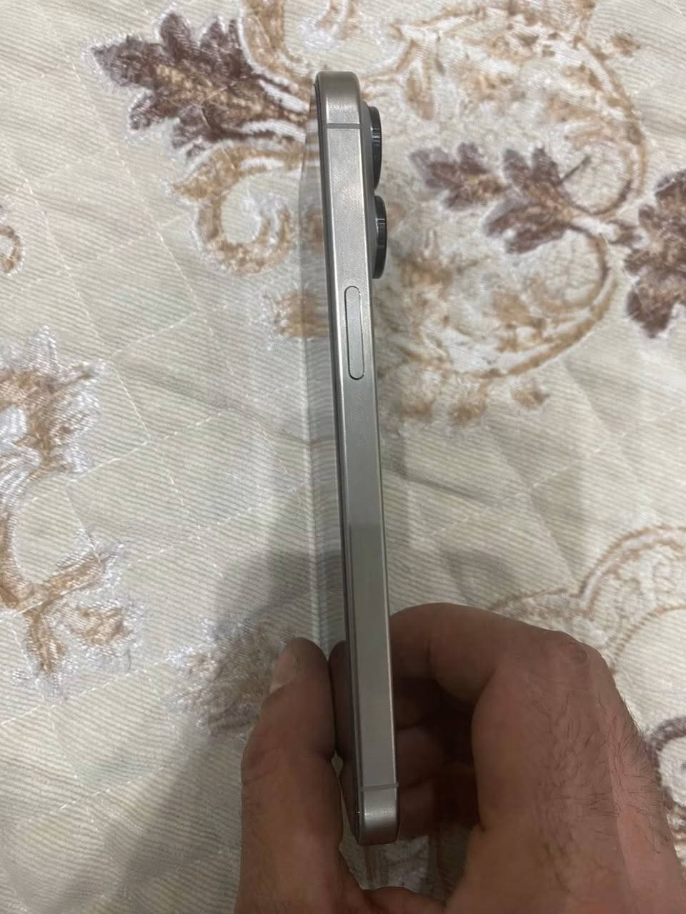 آيفون ١٥ برو ماكس لون اسود 
ذاكره ٢٥٦ بطاريه ٨٤ نظيف جدا زلغ مابي ويا باكيت فقط 
السعر ٩٥٠ وبي مجال او مراوس ب١٦ واطي فرق 
المكان بغداد الغزاليه 
الرقم : *********** واتساب
