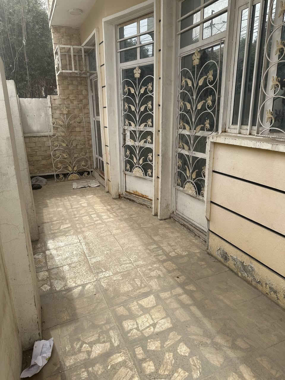 منزل الإيجار بناء حديث
مساحته ٥٠م
العنوان الدوره نهايه شارع ٦٠ قرب روضه الاقمار 
مطبخ وستقبال وغرفه صغيره في الطابق الارضي 
غرفتين في الطابق الثاني حجمها ٣×٣،٥+غرفه صغيره +مخزن سطح مع بيتونه كبيره 
سعر الايجار ٦٠٠ وبي مجال 
للاتصال ***********م
