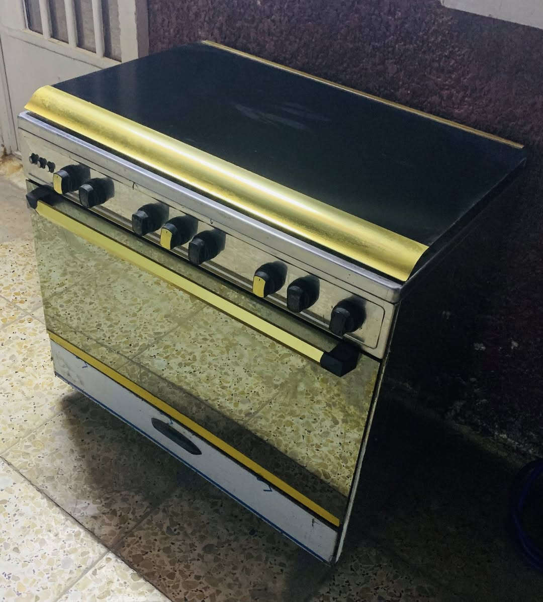 سلام عليكم
طباخ 60*90 المصري للبيع 
شغال ومابي اي نقص او كسر
السعر 200 وبي مجال


**إذا كنت صاحب هذا الإعلان وتريد حذفه لأي سبب، رجاءا أرسل رسالة إلى الدعم الفني**