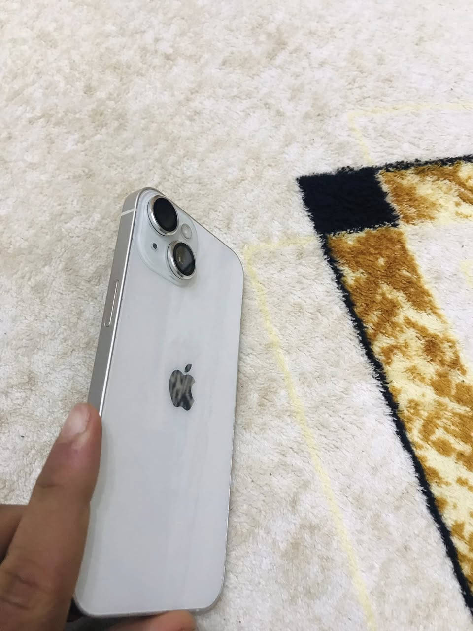 سلام عليكم  ايفون 14 عادي نموذج ال M شرق اوسط لون ابيض التلفون كلش نضيف و ممستخدم اهواي كلش نضيف بطاريه 86 ما معلايه ولا امبدله كلشي بي سليم ويا لزكة شاشه و حمايه لعدسات الكامره و كفر لون اسود كارتونته ويا السعر : 500 
*********** بي تلي اكرام
