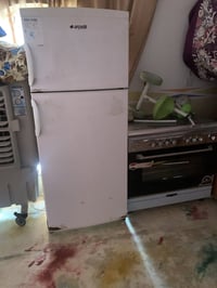 ثلاجه نضيفه • شغاله • للبيع