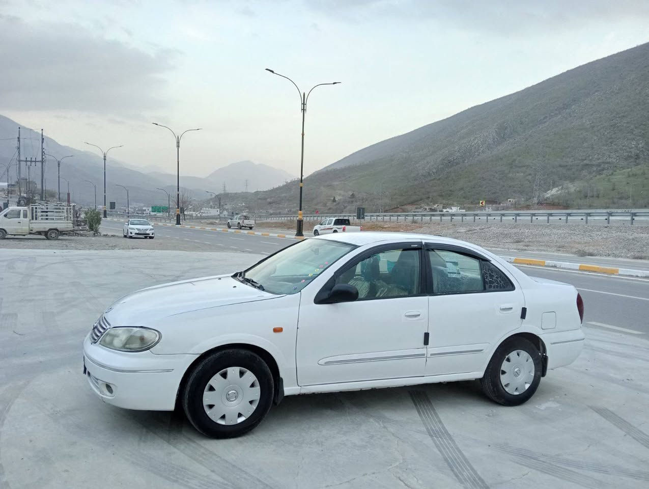 بسم الله الرحمن الرحيم ,,,,,,
نیسان سەنی 2007 یابانی  ساخ 
مەنەفێست وو کتاب مەزایدە 
ناو زەرد جام کارەبای 
تەبرید ساردوو گەرم 
 جوار تایە نوێ 
توندو تۆڵە یەک دینار مەسرەفی نیە 
گێرو مەکینە بەشەرت 
کەمەک سبوخی هەیە 
بێ ڵێدران   یەک روبح مەسرەفی نیە  سحری 47 کەمەک مجاڵ 
ژمارە   *********** زین 
*********** کۆڕەک
