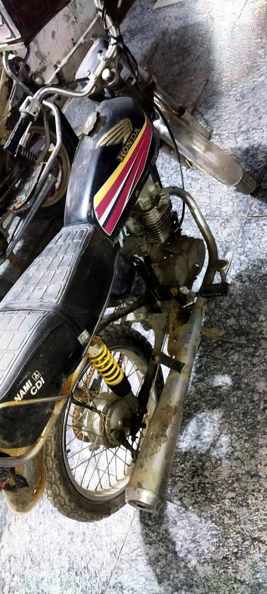 اربعه كير كلك متروكه ارشه المكينه شغاله بس اتذب دهن وبيهه صوت بل مكينه مكاني ديوانيه اكتب سعر واني اطبلك عله الخاص


**إذا كنت صاحب هذا الإعلان وتريد حذفه لأي سبب، رجاءا أرسل رسالة إلى الدعم الفني**