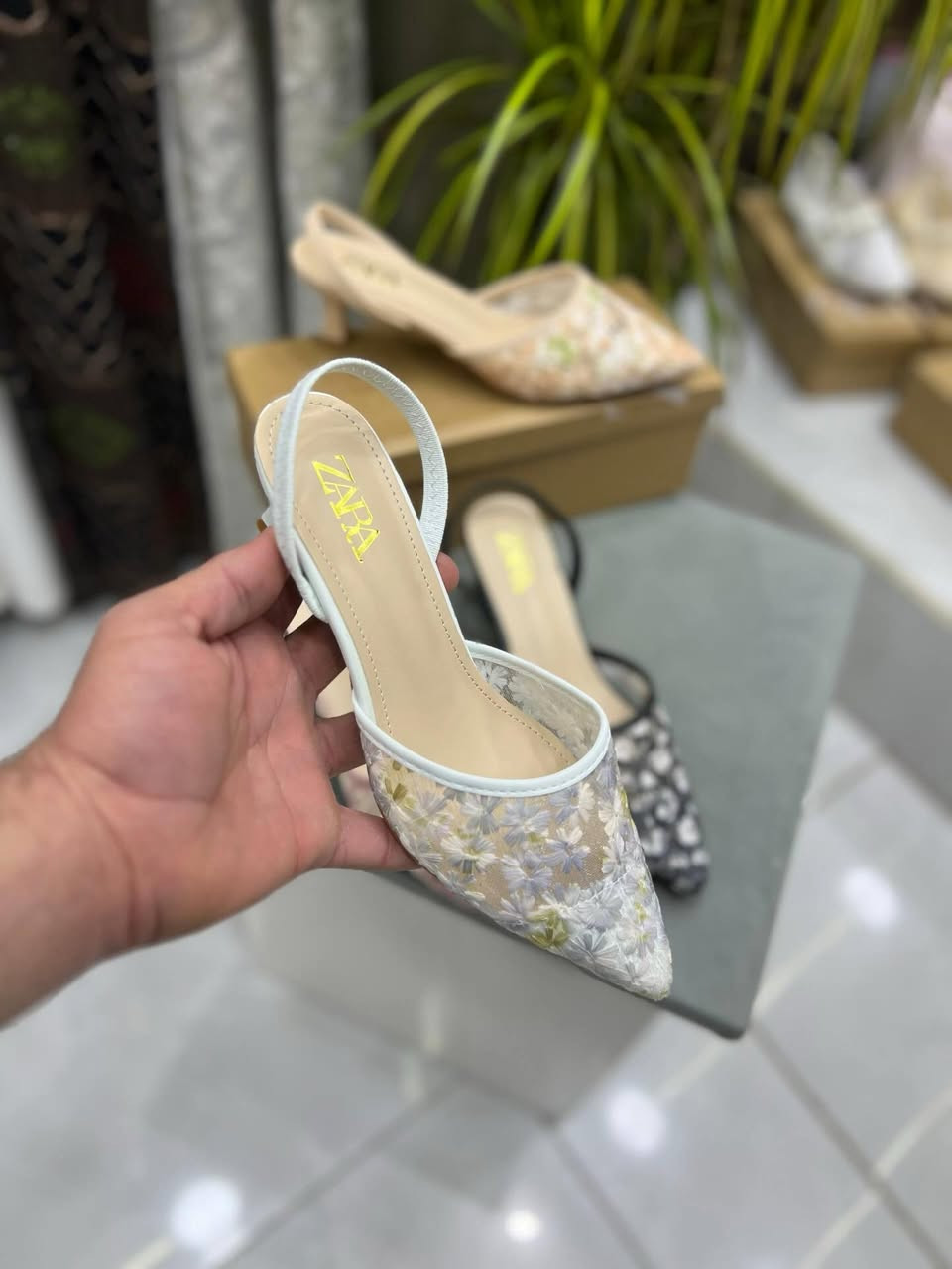 #جديد #احذية #مميزه 🌸
قياس 37-41 متوفر بأربع الوان ❤️


**إذا كنت صاحب هذا الإعلان وتريد حذفه لأي سبب، رجاءا أرسل رسالة إلى الدعم الفني**