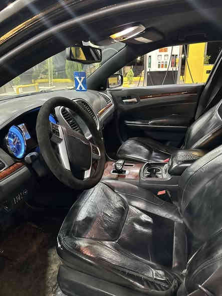 اوباما 2012
گير و محرك مكفول 
محرك 6 سلندر مامفتوح 
سياره فول بس بدون فتحه 
3 قطع بخ بدون دواخل و ارباك 
مكان زاخو 
سعر 142 و مجال بصيط 
*********** واتساب
