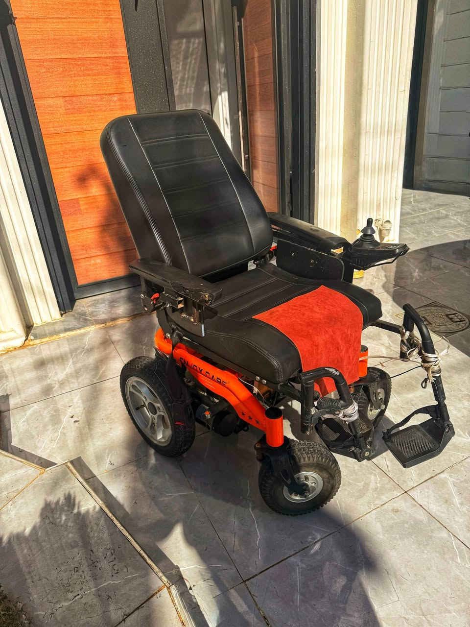 عربانة كهربائية معوقين مثل بالصور بطاريات جديدة السعر المطلوب 300 الف وبي مجال بسيط الاتصال بالرقم/*********** أو *********** المكان كركوك
