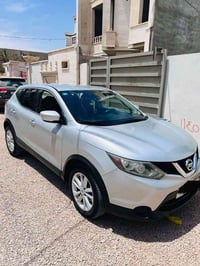 نيسان روج ٢٠١٧ مكفوله كفاله عامه السعر 125 ورقه وبيها مجال قليل  ٠٧٨٠٣...