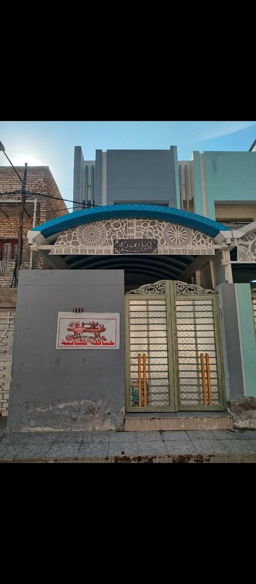 السلام عليكم نصف قطعه للبيع طابقين بناء حديث بين الاوفلي وبين داخل ب ظهر مستشفى شهيد الصدر شارع عريض المساحه 73 السعر190 وبي مجال رقم الاستفسار على هذا الرقم***********
