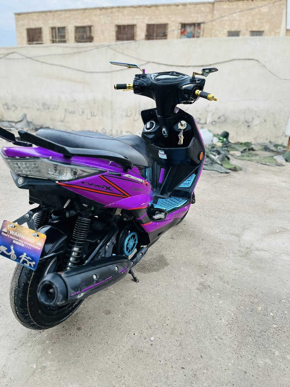 السلام عليكم دراجه سكنس لد ياباني للبيع صارله ٥اشهر من طالعه من الحاويه بيها تزويد ودراجه لونه ابيضّ بس مغلفه مكاني ناصريه..***********
