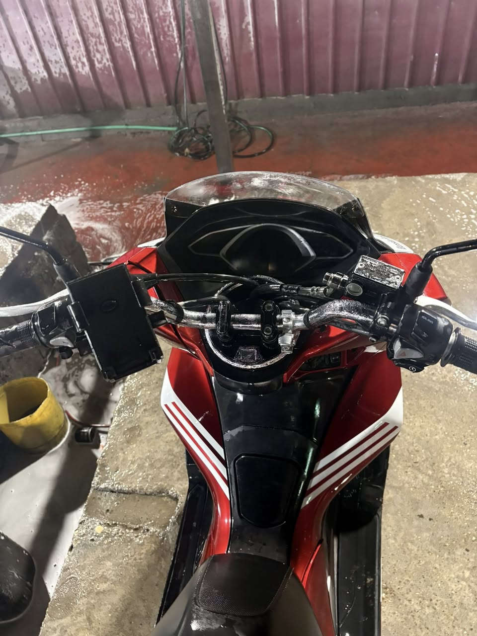 Pcx جيل ثالث وارد كوري
الدراجة جديدة الوشم جاي بيهة من كورية 
كفرات بيهن لمعة بلادية الدراجة جاية هيج لمعته كفرهة اصلي مكينه وكلجات مكفولة 
مكان الدراجة الحسينية قرب المرور 
الرقم ***********
