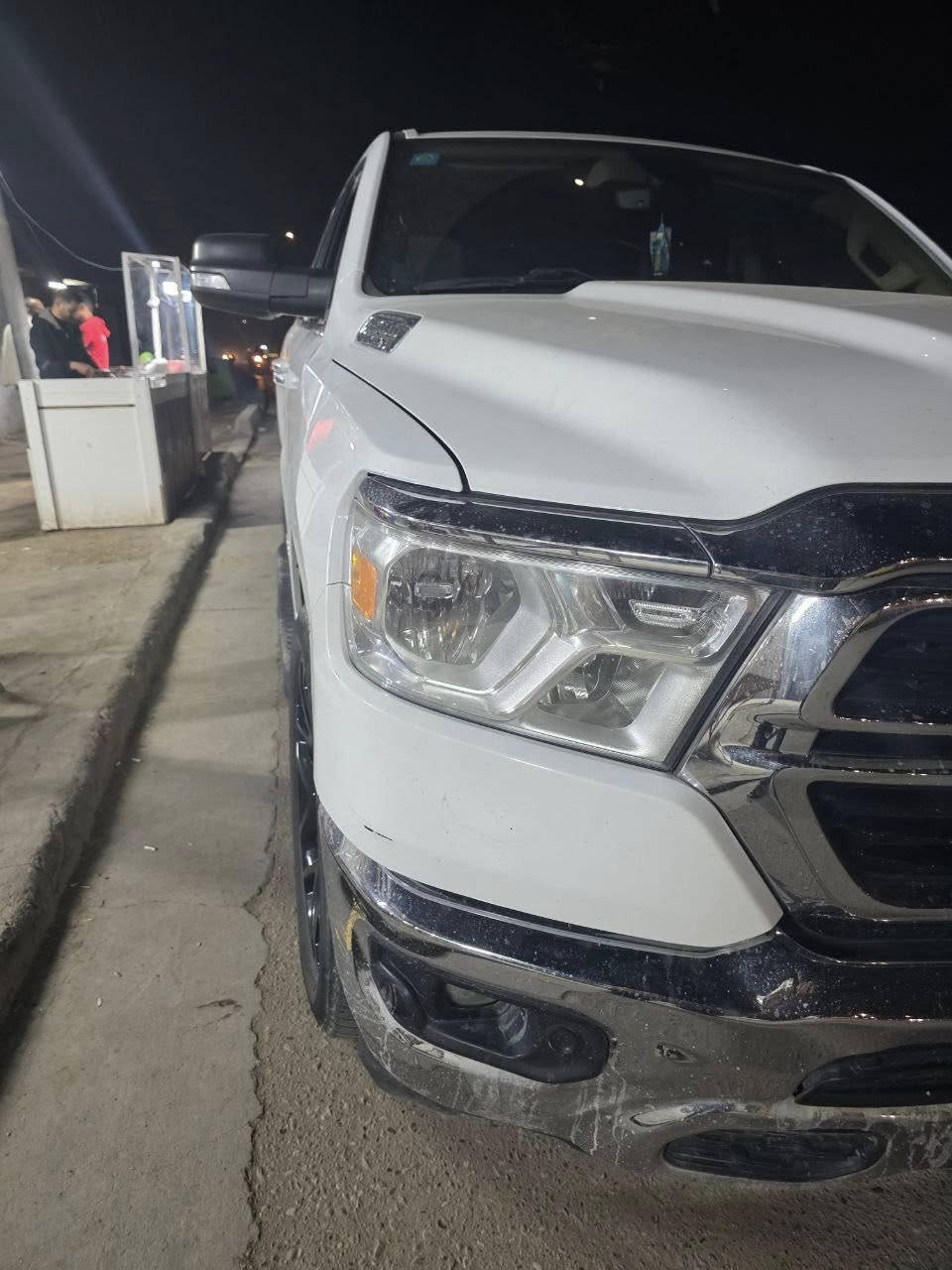 السلام عليكم للبيع لو مراوس رام بك هورن 5.7 v8 موديل ٢٠٢٠ مكينه وكير كفاله السياره كل نقص مابيها عليها اضافات رقم بغداد دولي بسمي هزه جديده موصفات البك هورن معروف باب قصير بدي طويل السياره بدون ايرباك حادثها من امريكا جاملغ خلفي وباب البدي وهنا بيها صبغ بنيد بدون ايرباك والسونار مرفق ويه الصور السعر 240 وبيها مجال مكاني كربلاء ***********
