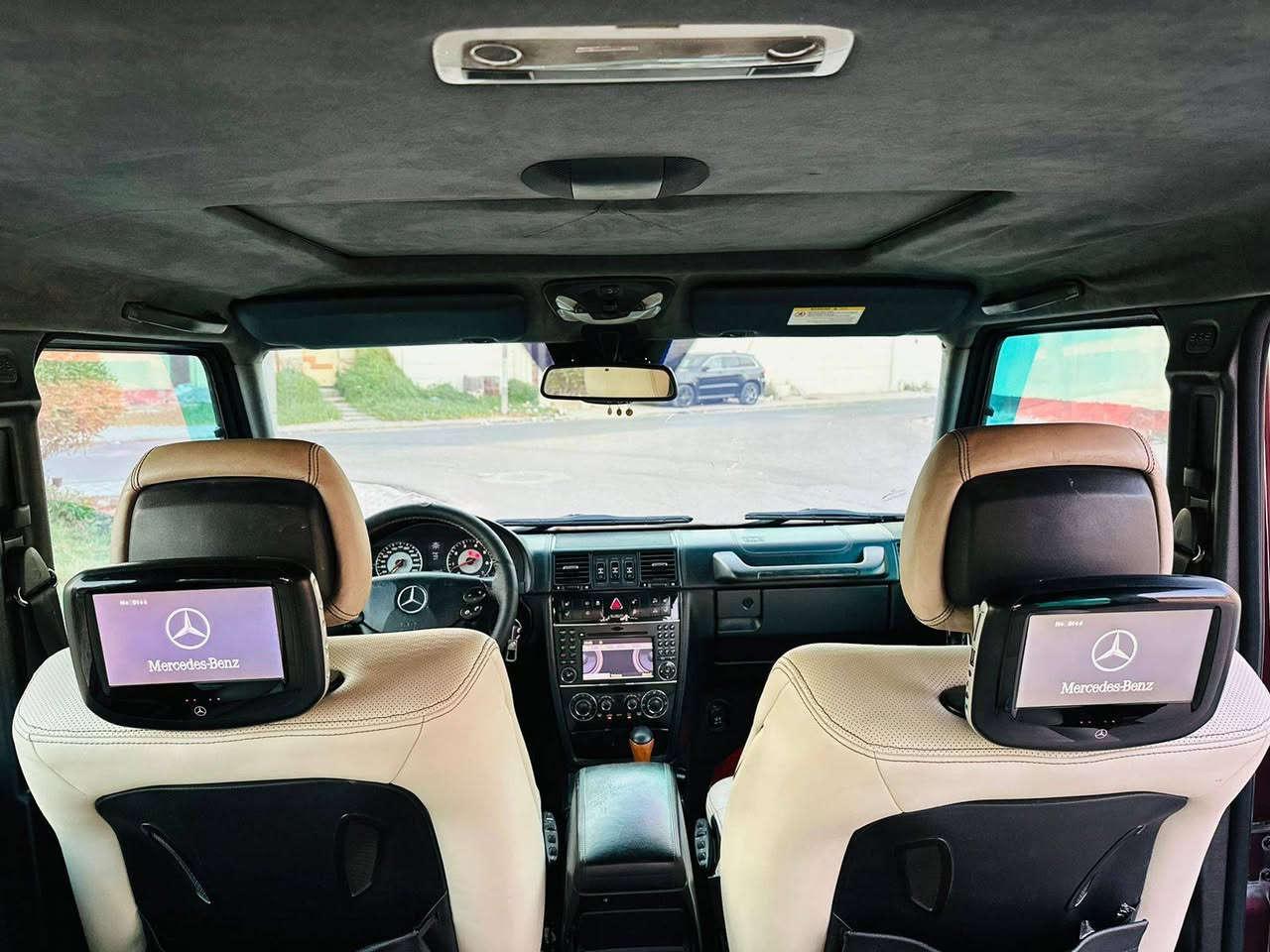 للبيع  
جي كلاس 2012 خليجي طراز 
 G Wagon 55 AMG   
اصل وليس تحديث 
السياره خليجيه  ضمان دولي 
وكالة مرسيدس الاردن (وكالة  توفيق الغرغور) 
عليها طلب خاص (لون السياره الخارج ولون الجلد الداخلي )  الوحيده بالعراق بهذا اللون  
بهذا الموديل 
السياره بدون صبغ بدون تبديل بدون ضرر ماعدا بارد قليل بنهاية الجاملغ الأمامي  مشتغلي  بارد BDR

ماشيه ١٤٤ الف كيلو متر حقيقي  داخل جلد كشنات (دزاينو  اصل ) مساج شاشات خلفيه سقف كنتاره محرك ٨ سلندر  سوبر  چارج سعة 5000cc 
مواصفات G55 AMG معروفة وهي اعلى فئة بموديلها  ماكو داعي لذكر المواصفات 

السياره  بلادية مامحدثه او مغير اي شيء بالحديد فقط محدث بيها لايتات وبك لايت وشباك وويل كب  فقط وكوله مال 2023 اصلي

السيارة وضع الوكالة
لمزيد من التفاصيل واتساب 
***********
