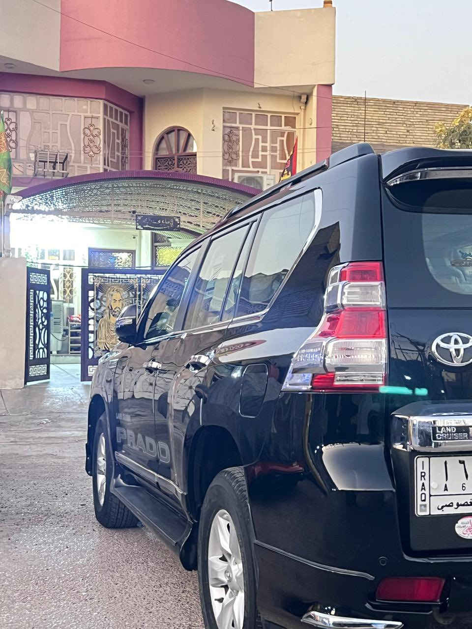 السلام عليكم للبيع 
تويوتا برادو 2011 Txl فول 
مواصفاتها : 
١-سلايت قماره
٢-مثبت سرعة
٣-حساس خلفي
٤-كاميره خلفي
٥- دبل تانكي  
٦- اشارات بالمرآة
٧-كراسي جلد بيجي 
٨-شاشه كامره خلفيه
٩-تدعم ابل كار بلي واندرويد اوتو
١٠-حساس تاير   
١١-مانع انزلاق
١٢-اربع جام اوتو
١٣-هوك خلفي 
١٤-ارضيات (كاعيات) اصليه 
١٥-بصه
١٦-تحكمات فول ستيرن
مري جانبي كهربائي (شفط)** *
 داخل بيجي
- دبل تانكي-- 
- منفذ AUX & USB
محرك4000 … 6 سلندر 
هاتف ***********
السعر 273 وبيها مجال 
المكان بغداد الحبيبية
