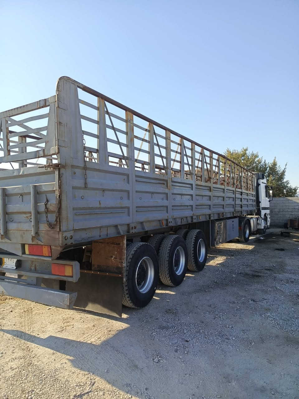 السلام عليكم عربانة شاصي سيكام عبار تخم تاير جناب جدد ابريك بل المكان طول 12 ونص عدل مكفولة كفالة عامة انشرة اكثر تفاصيل اتصل على رقم الهاتف *********** السعر 80 بيه مجال
