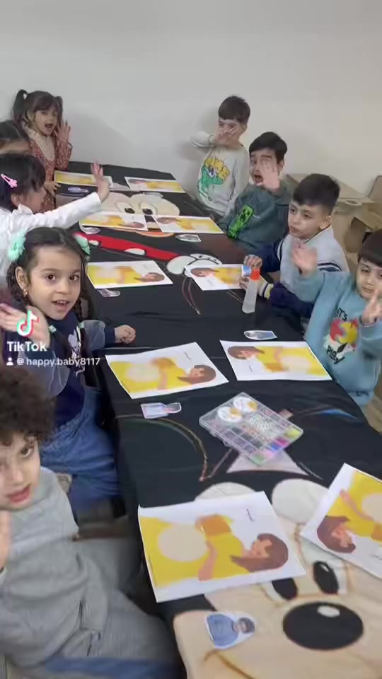 ⁨ بمناسبة عيد الأم، أقامت الروضة اليوم نشاطًا مميزًا مليئًا بالحب والفرح 💖
حيث قام أطفالنا الأعزاء بصنع هدية بسيطة من قلوبهم، وهي سوار جميل لكل أم 🌷

كانت لحظات مليئة بالمشاعر الجميلة، عبّر فيها الأطفال عن حبهم وامتنانهم لأمهاتهم بطريقتهم البريئة ❤️

كل عام وكل أم بألف خير، أنتنّ مصدر الحنان والعطاء 🌹

روضه وحضانه Happy Baby الاهليه 
السيديه شارع العلوه مجاور دائره الضريبه 
***********⁩
