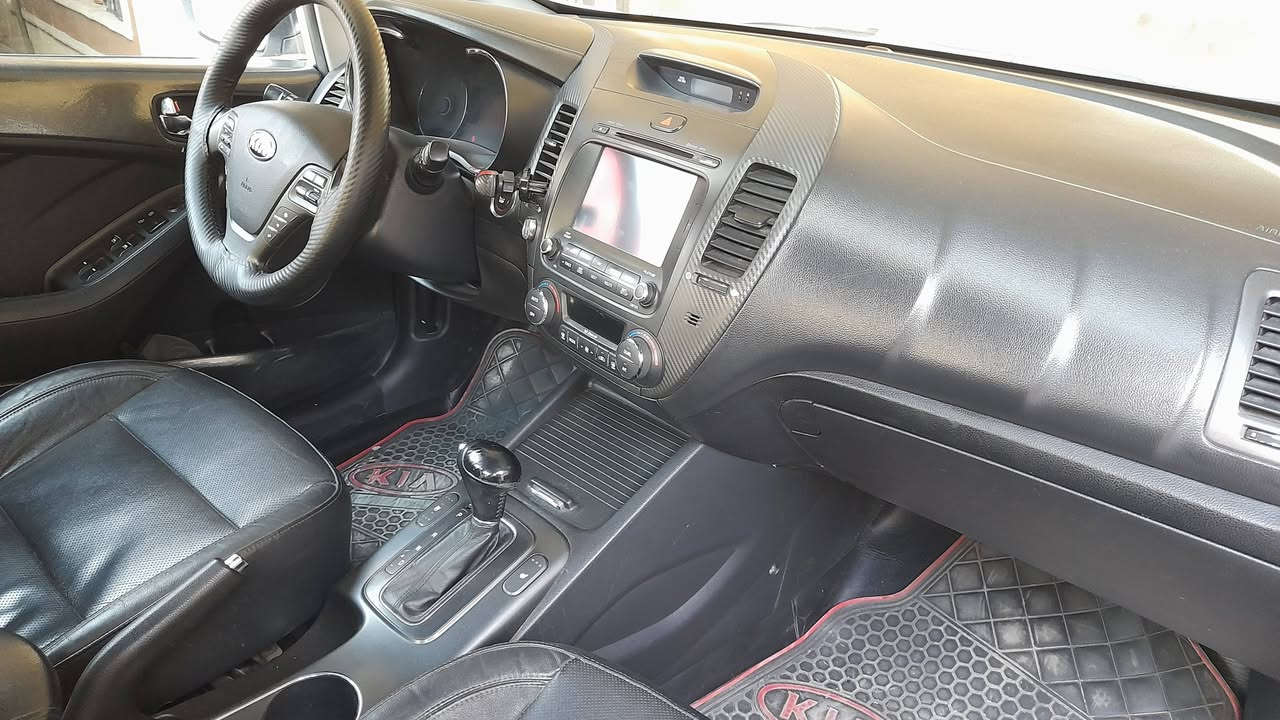 السلام عليكم فورتي 2015 لون صدفي حادثه دعاميه وسرقه جاملغ فول مواصفات .
بصمه 
سلايد
لد خلفي امامي
كشنات جلد تدفئه وتبريد + كهرباء +خزن ميموري
مري شفط + اشاره
ترحيب واناره عند الاقتراب
تدفئه بالاستيرن
تحكم  استيرن جهتين 
حساسات بالدعاميه
شاشه وكامره ابلاديه
قياده 3 وضعيات 
السعر 120 وبيها مجال رقم الهاتف ***********
