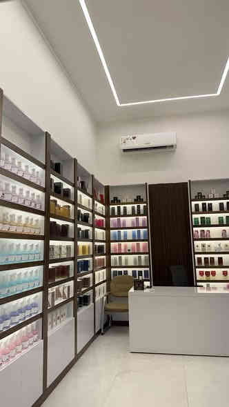 فاترينات للبيع  نضيفات تفصل زين خشب نوعيه زينه كمل من كلشي سعر خاص وبلا خدمه *********** رقم ***********@
