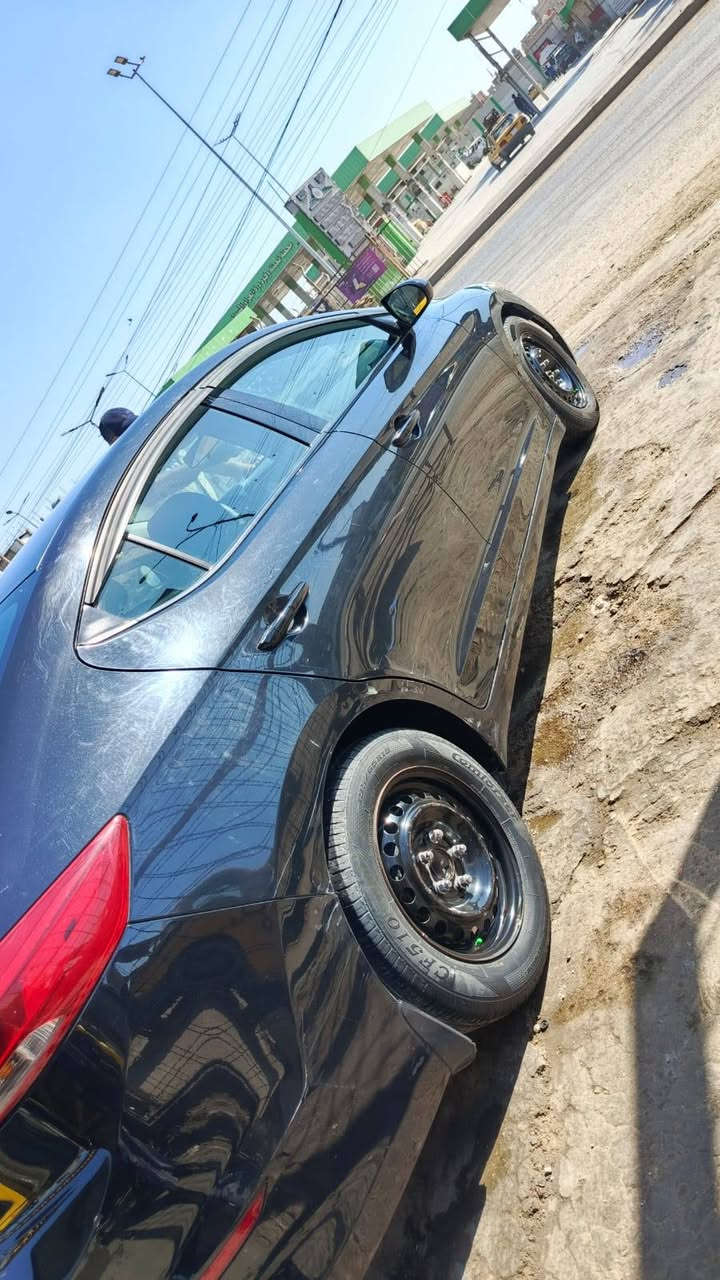 سلام عليكم الانتره للبيع موديل 2018 مكينه 2000 حادثه جاملغ وبنيد الجاملغ مبدل نفسه اصلي السعر وبيهه مجال 113 المكان بغداد العبيدي الهاتف ***********
